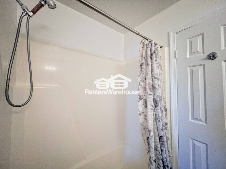 Building Photo - 1640 Fairfax Dr