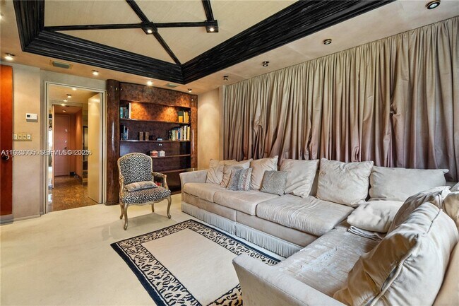 Building Photo - 11111 Biscayne Blvd