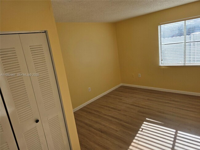 Building Photo - 1176 NW 124 Pl