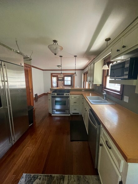 Building Photo - 4528 Terrace St