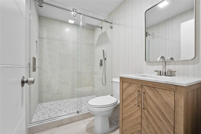 Building Photo - 129 SW 9th Ave