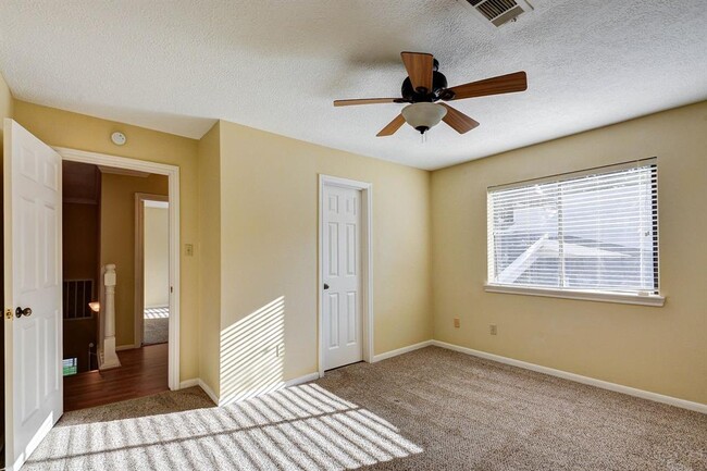 Building Photo - 11743 Riverview Dr