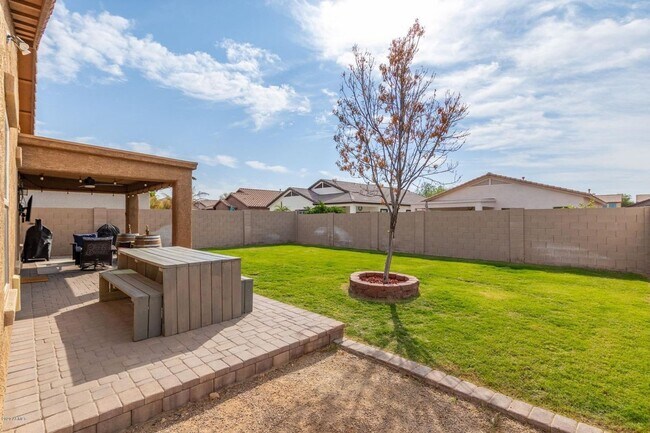 Building Photo - Gorgeous 3bed/2bath single level home in North Peoria!! Best Schools !!