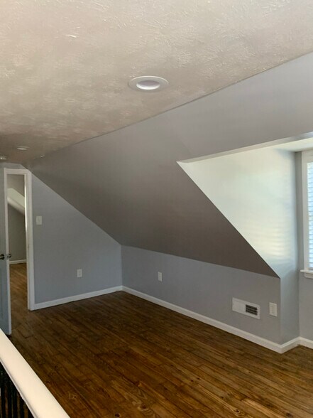Building Photo - 1105 Elmwood Rd
