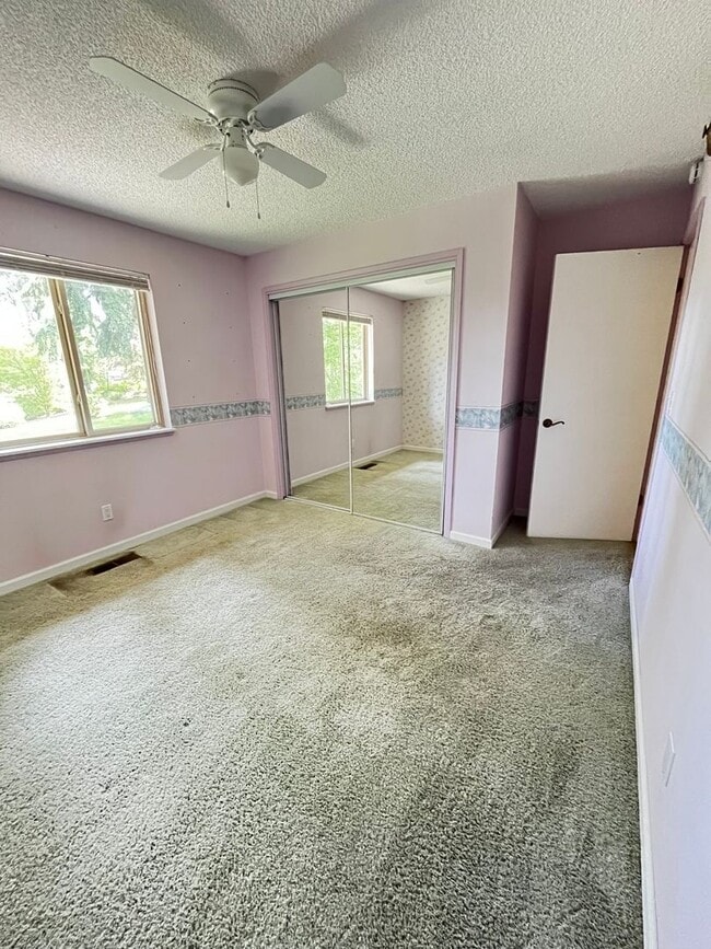 Building Photo - Gorgeous 3 BD 2.25 BA Home on 2 Acres!