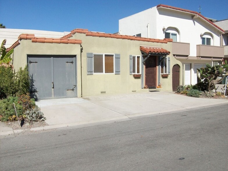 Primary Photo - 141 Burbank Ave