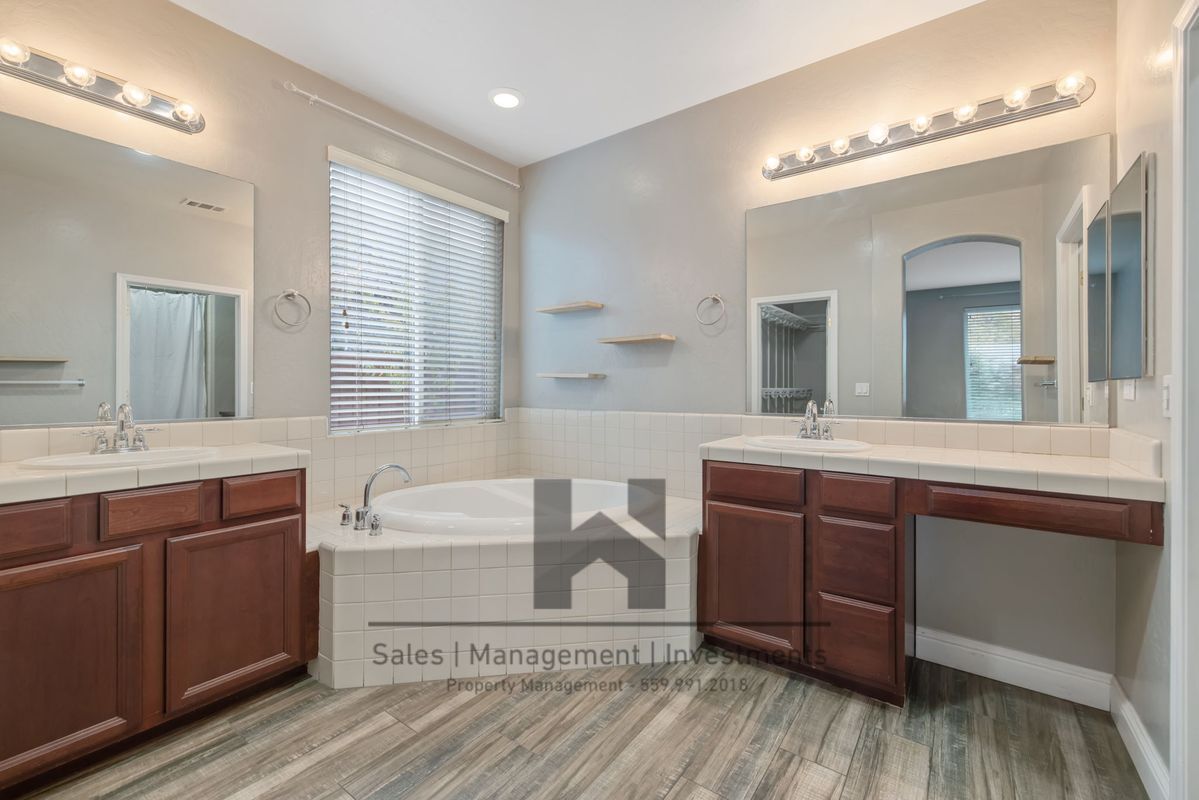 Building Photo - 3169 Brickfield Ave