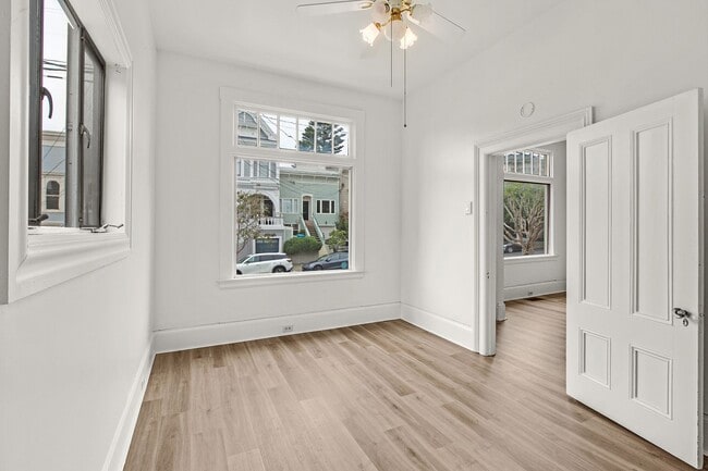 Building Photo - Updated 2 Bedroom Home with Garage in Lowe...