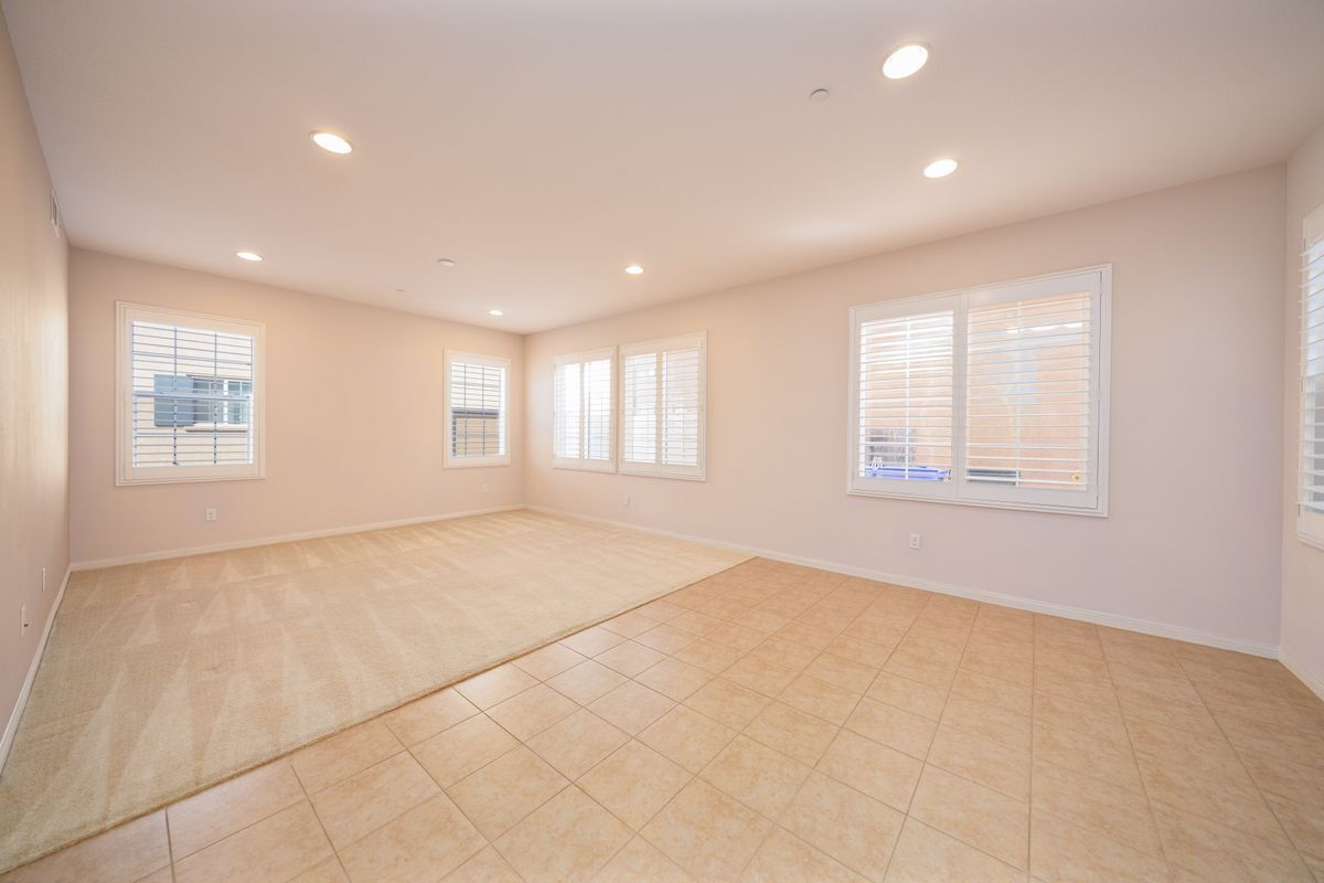 Building Photo - 372 Cardinal Ln