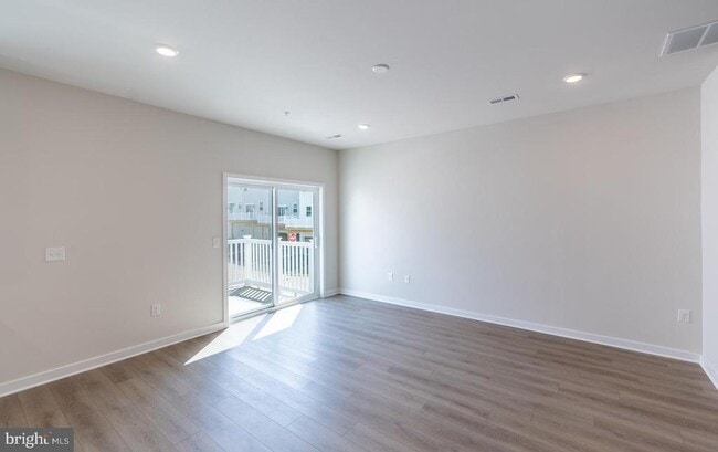 Building Photo - 715 Platinum Dr