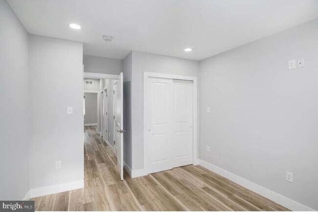 Building Photo - 23 E Silver St