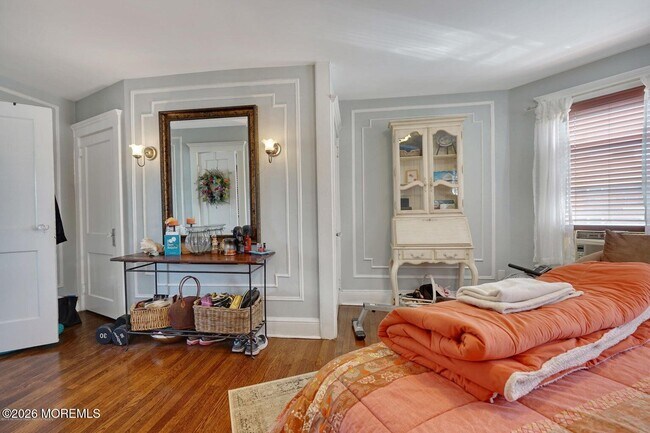 Building Photo - 304 7th Ave