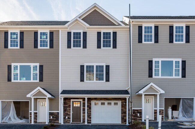 Primary Photo - Townhome for rent in Crescent Ridge subdiv...