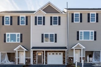 Building Photo - Townhome for rent in Cresent Ridge subdivision