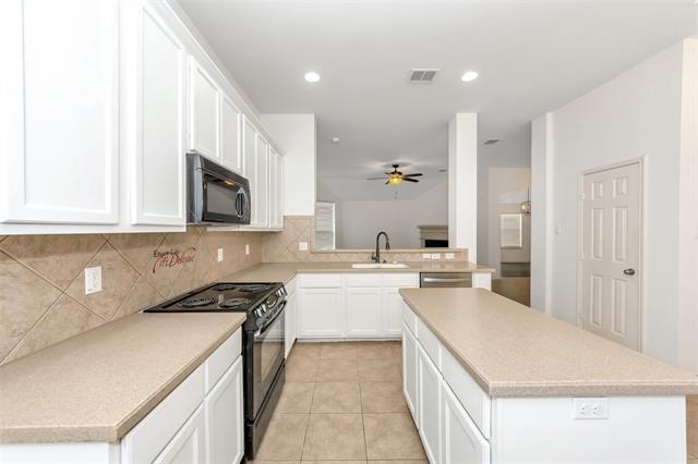 Building Photo - 10209 Fossil Valley Dr