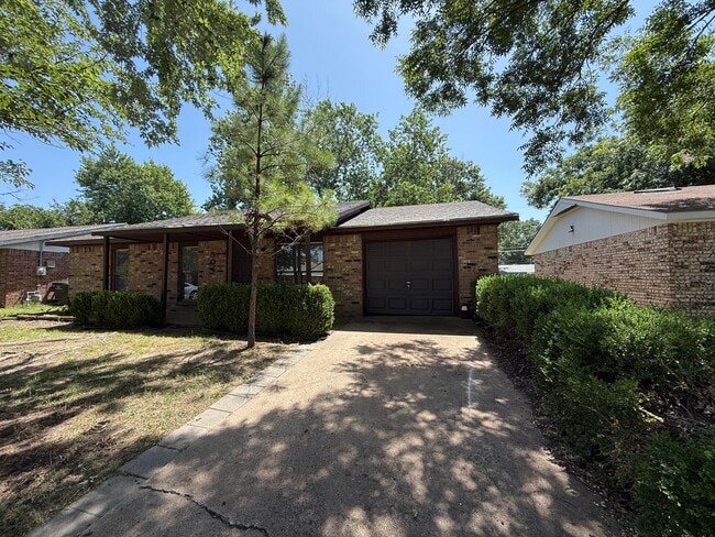 Building Photo - 504 Highland Dr