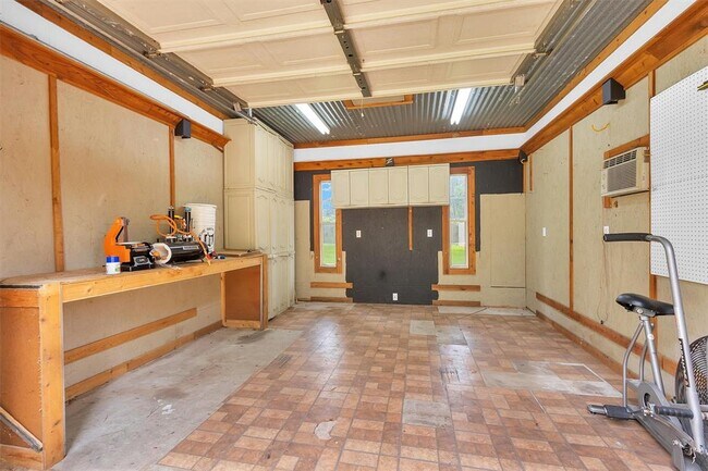 Building Photo - 7215 Wedgewood Dr