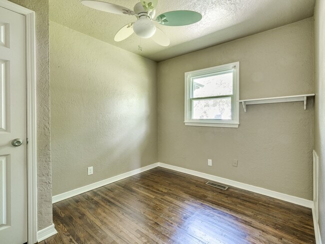 Building Photo - Great home, 4 bedrooms or 3+study, 1.5 bat...
