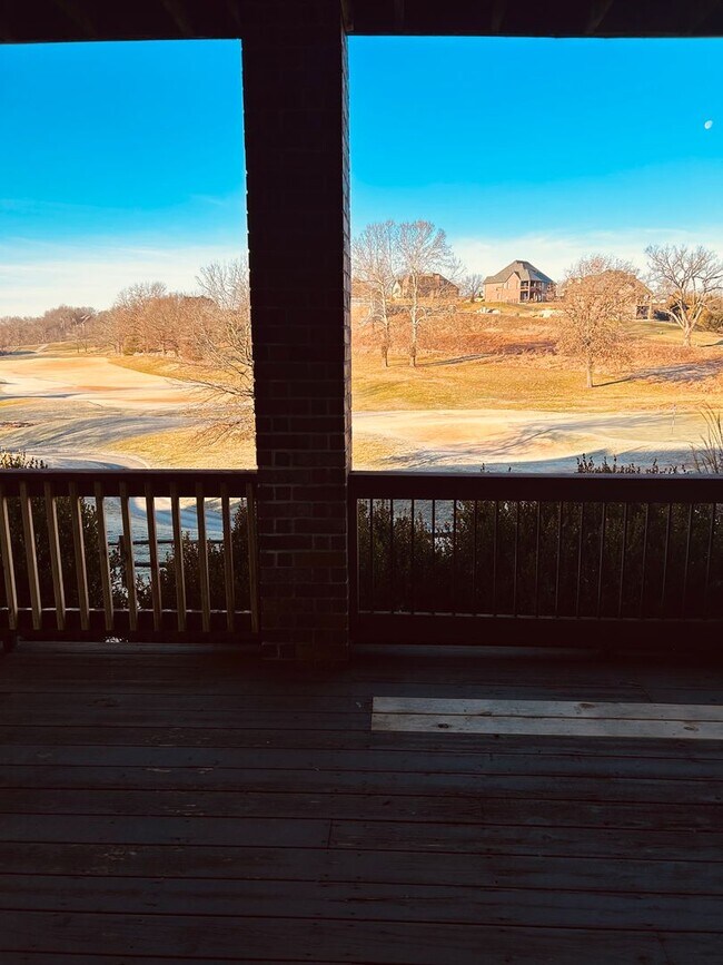 Building Photo - Gorgeous Home Located on Rivercut Golf Cou...