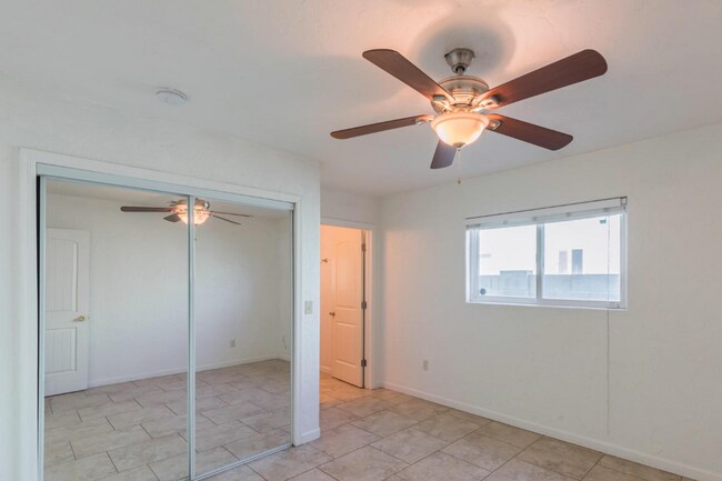 Building Photo - 410 E Waverly St