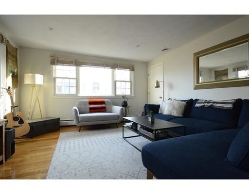 Primary Photo - 99 Russell St