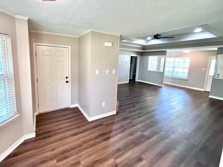 Building Photo - 2235 Millwood Dr