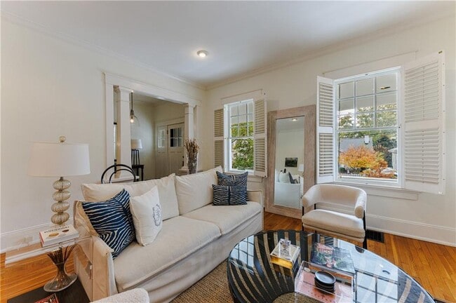 Building Photo - 654 Cresthill Ave NE