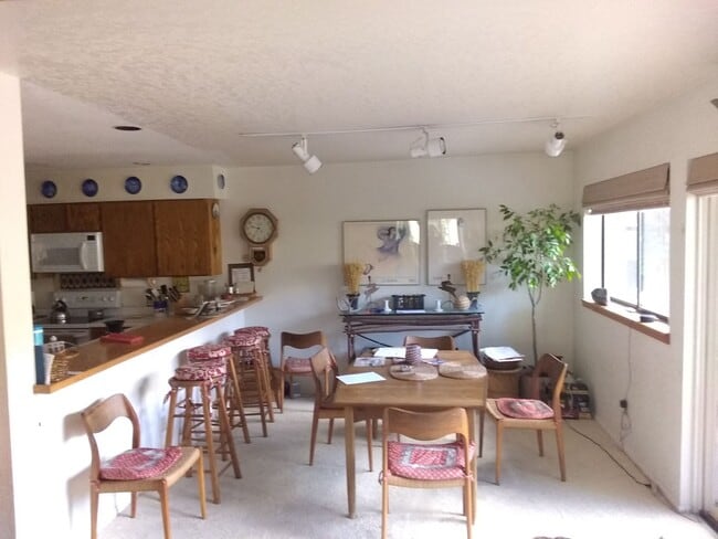 Building Photo - 7 month Lease -3bd/2.5ba Fully Furnished S...