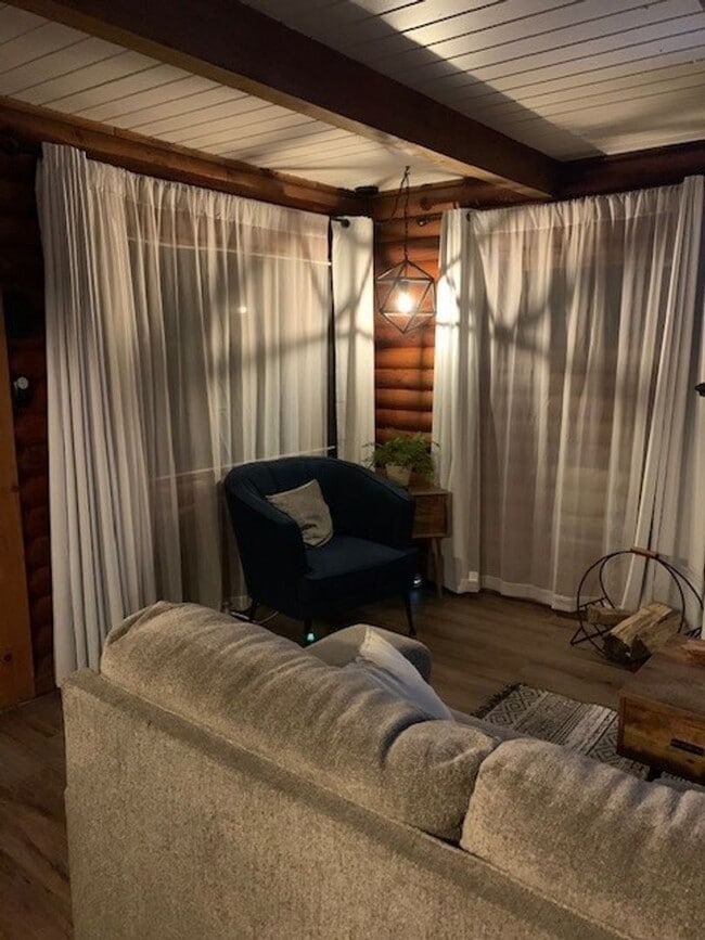 Building Photo - Lovely 3BD cabin style furnished home avail. for a Seasonal lease starting 5/15/26! Call to inqui...
