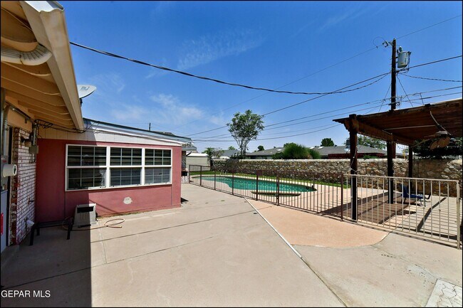 Building Photo - 9125 W H Burges Dr