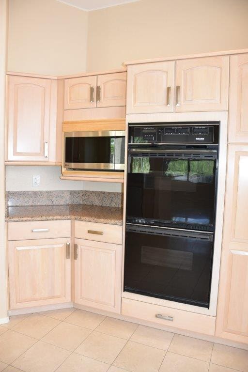 Building Photo - Gorgeous 4 bedroom single story home with ...