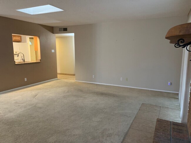 Building Photo - 812 Oro Real NE