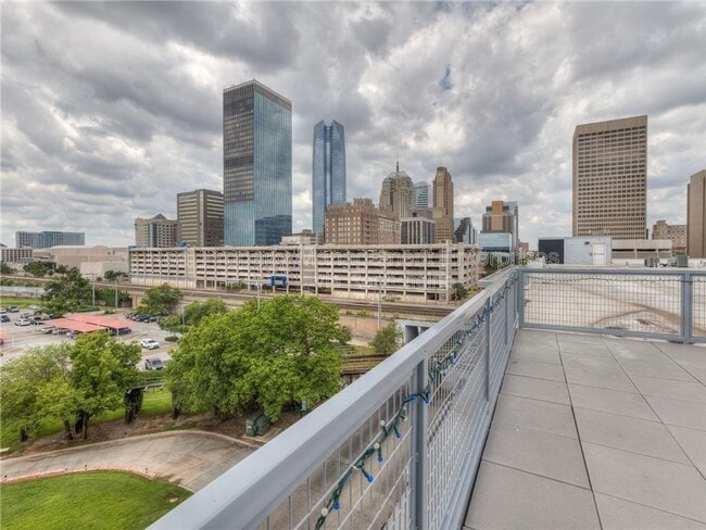 Building Photo - 1 NE 2nd St