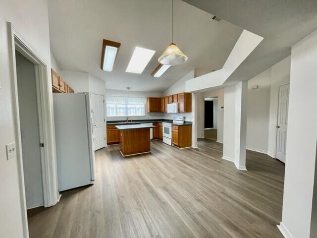 Building Photo - 1221 Northview Dr