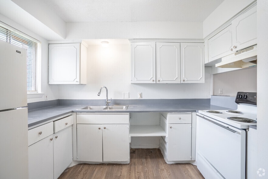 2BR, 1.5BA - 1,200SF - Kitchen - Leonora Square- All Bills Paid