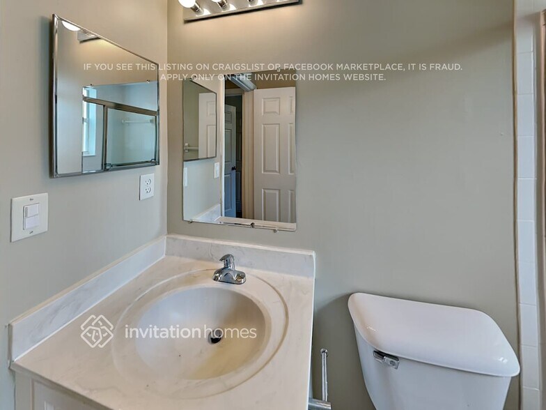 Building Photo - 5010 SW 155th Ave