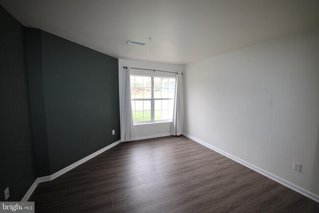 Building Photo - 45090 Brae Terrace