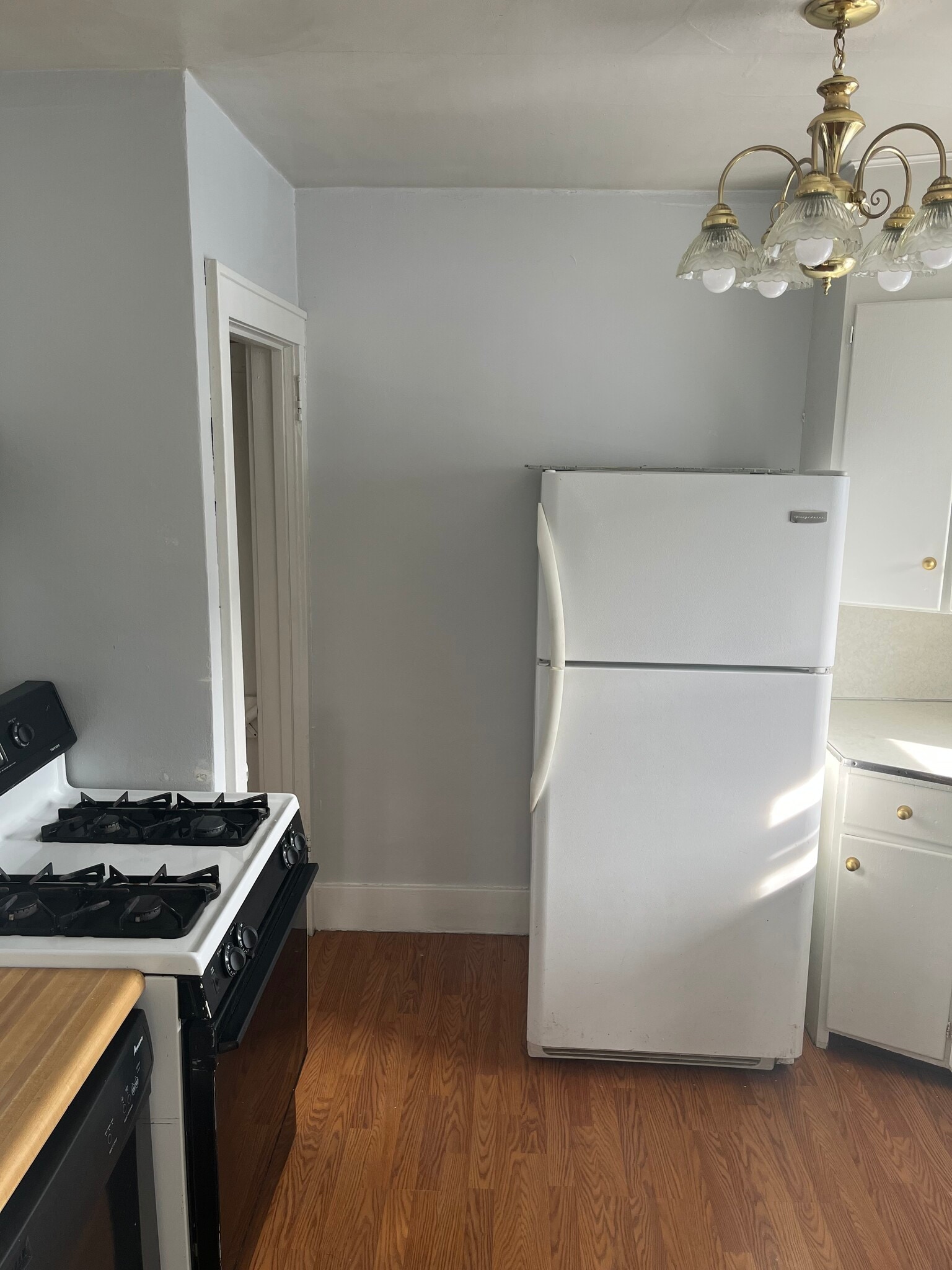 Building Photo - 727 Bellevue Ave