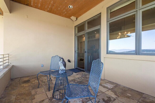 Building Photo - 1908 Kahala Sunset Dr
