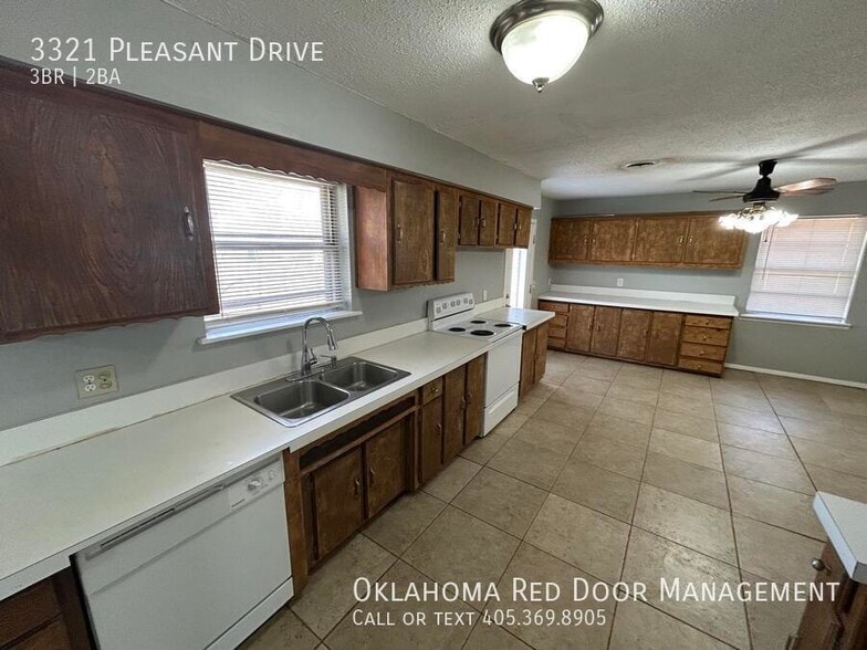 Building Photo - 3321 Pleasant Dr