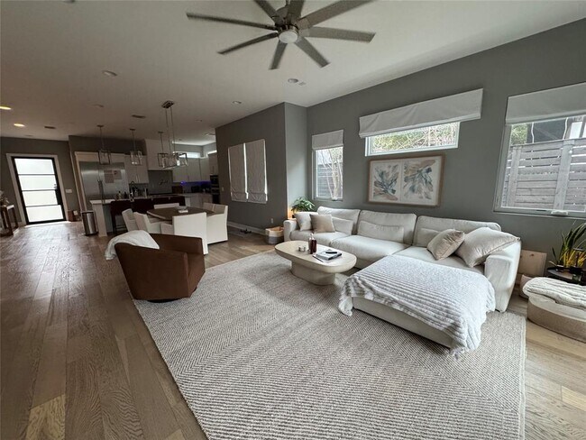 Building Photo - 1908 Kinney Ave