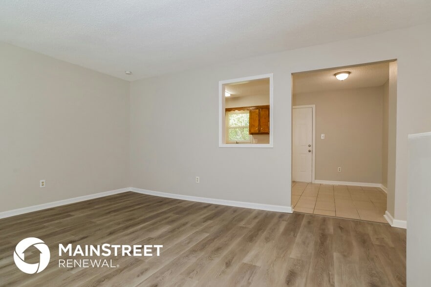 Building Photo - 1306 Queens Ct