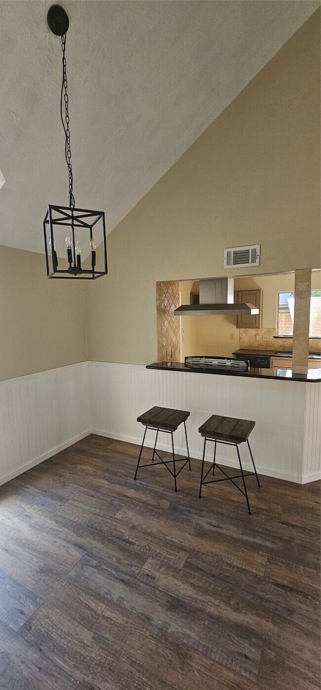 Building Photo - 3511 Meadowcrest Ln