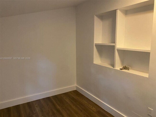 Building Photo - 824 84th St