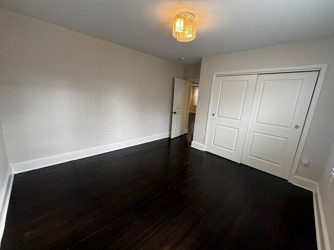 Building Photo - NEWLY RENOVATED EXPANSIVE 5BD 4BA BRIGHTWOOD HOME