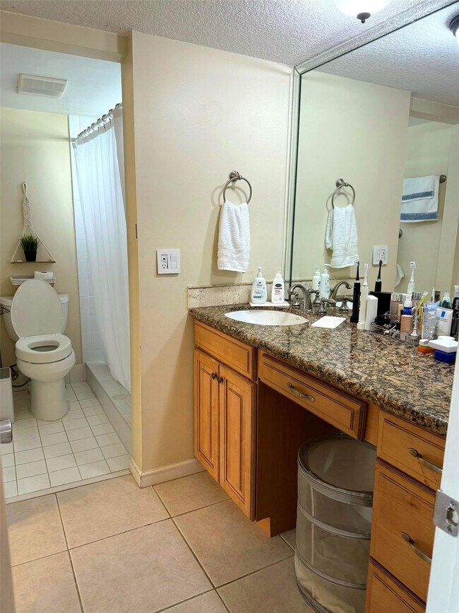 Building Photo - 9230 Lagoon Pl