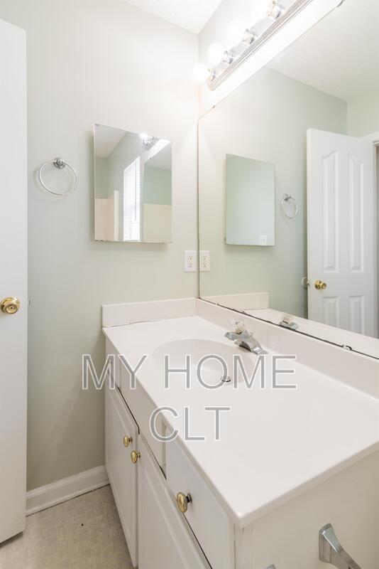 Building Photo - 12025 Brownestone View Dr