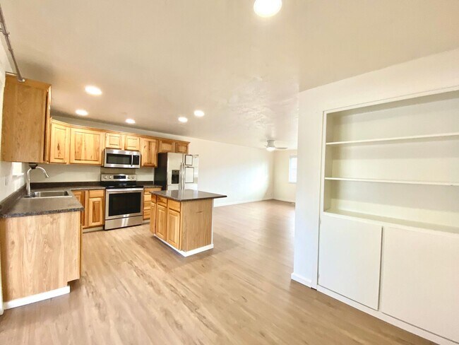 Building Photo - 4 Bedroom 2 Bath Home Boise North End