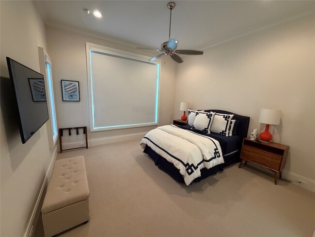 Building Photo - 11 Edge Hill Dr