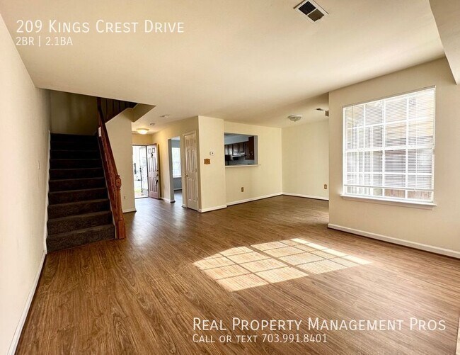 Building Photo - 209 Kings Crest Dr